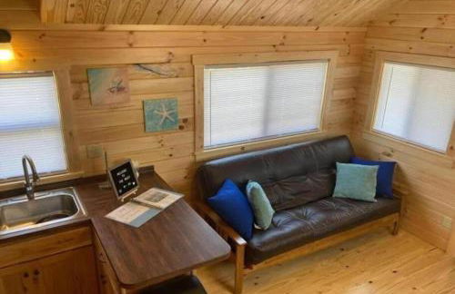 Unique Cabin Near Surf City with Loft and Parking - Foto 12