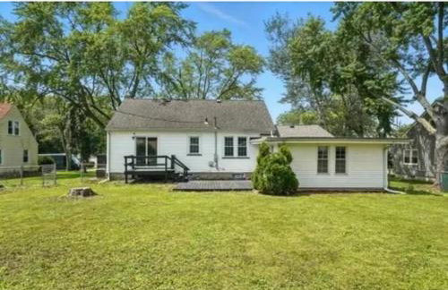 The Sunset Getaway, Modern 3BR w Deck Minutes from I-65, Fenced Yard - Foto 5