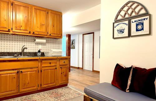 Stylish Mountain Chalet 15mins to Gore Mountain , Large Hot Tub, Playroom & Large Heated Pool - Foto 54