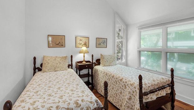 Old Seagrove Next to Seaside- Quiet Area & Vintage Charm, Backs to Canal - Foto 4, Habitación