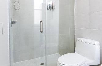 Uptown Bright & Modern Apt - Steps to Lake, Train, Amazing Food & Free Parking - Photo 31