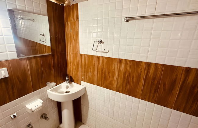 Hollywood Camps and Restaurant Bir - Foto 12