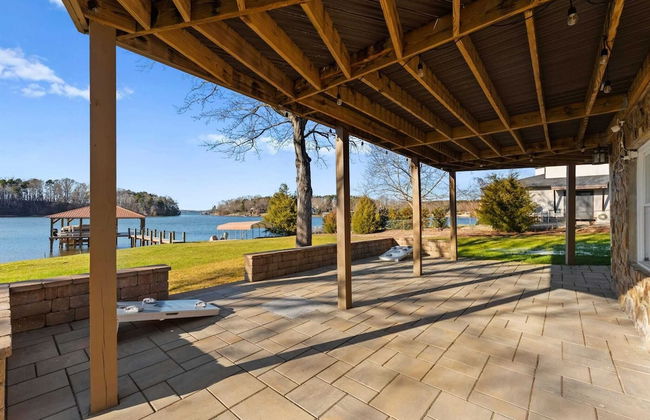 Pleasant Cove Waterfront Getaway With Fire Pit, Deck, and Lake Views - Foto 17