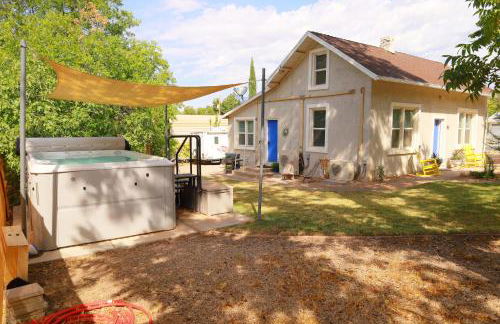 Cozy Zion farmhouse, cool or hot swim spa, fireplace & firepit - Foto 11