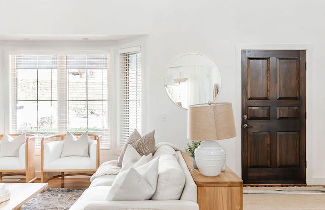 Private Luxury Oasis w Pool HT Parking - Photo 4