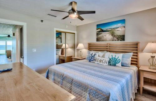 Seafarer, Gulf Front Condo, Right on the Beach - Photo 14