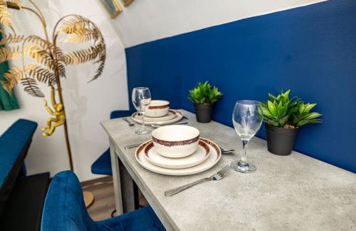 Modern 2-Bed Apartment - Near Train and Town - Parking Available - Foto 2