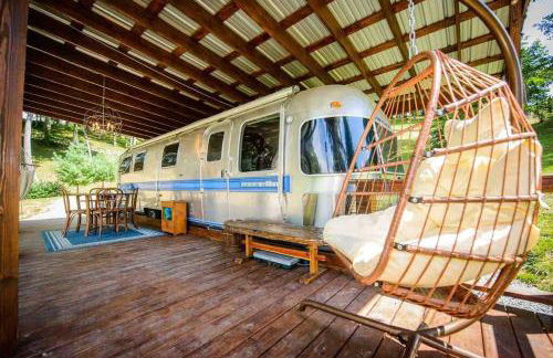 Airstream at a Petting Zoo w/ Hot Tub - Foto 48