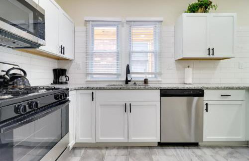 Modern Updates and Great Location! Detroit Duplex - Foto 11