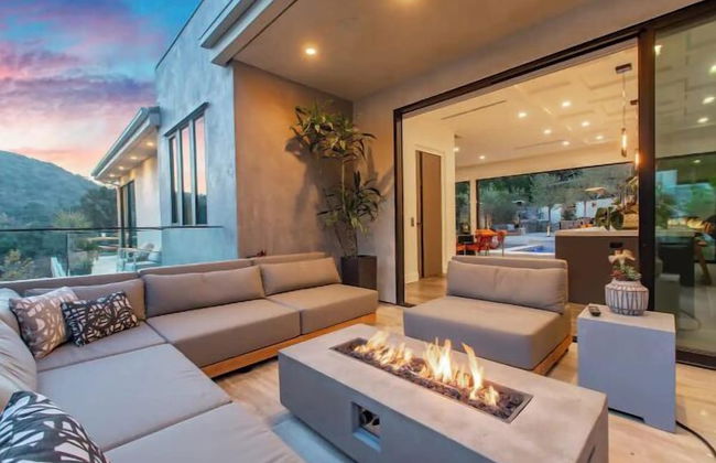 Willow Glen - Hollywood Hills Multi-level Villa With Theater & Pool - Photo 19