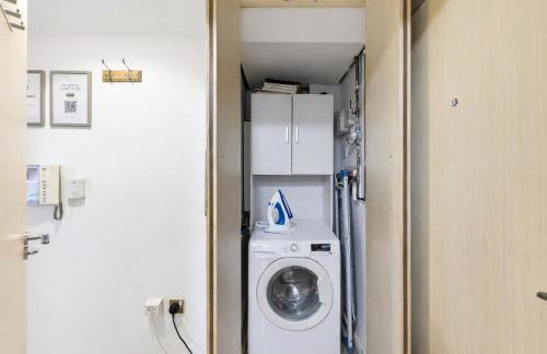 Sleek Apartment with Balcony - City Centre - Free Parking, Fast WiFi and 55'' Smart TV by Yoko Property - Foto 17