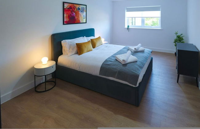 Luxury Manchester Apartment - Blue - Photo 3