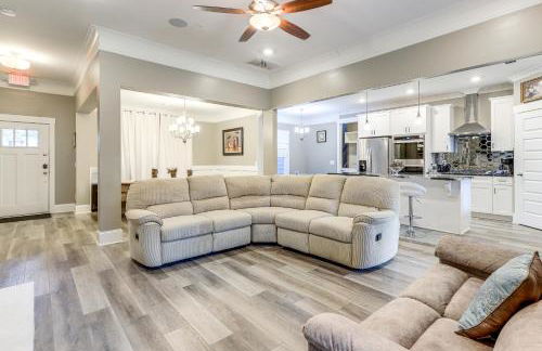 Gather, Play and Unwind! Modern Locust Grove Home - Foto 6