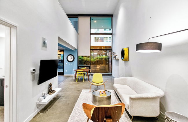 Posh Lofty Pad in Central Redmond - Photo 6