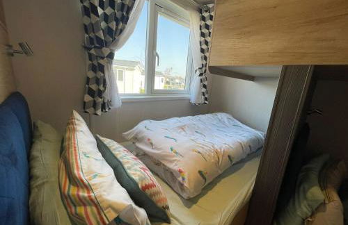 Indulgence Lakeside Lodge i3 with hot tub, private fishing peg situated at Tattershall Lakes Country Park - Foto 32