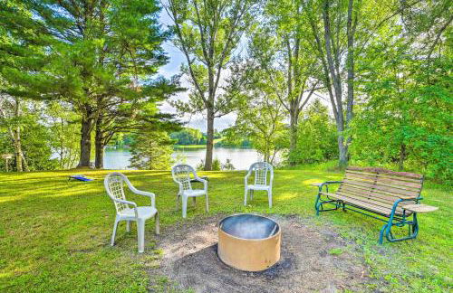 Riverfront Home with Dock about 6 Mi to Cheboygan! - Foto 26