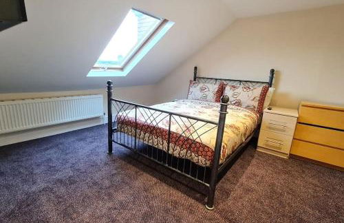 Luxury London House Sleeps x 16, Free Parking, Free Wifi, Garden Patio, Close to tube line easy access to Central London - Foto 69