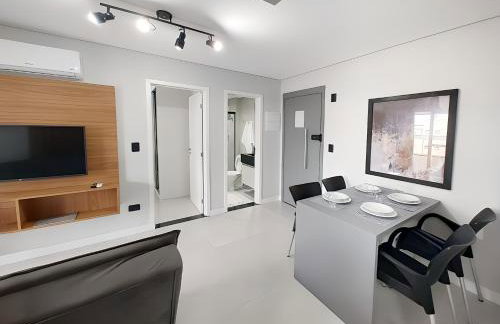 Apto com lazer completo, piscina, ar, mercadinho e pet friendly a 1 min da praia - Photo 6