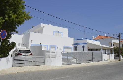 MORADIA NOVA E COMPLETA A 350 MTRS. PRAIA - Foto 14