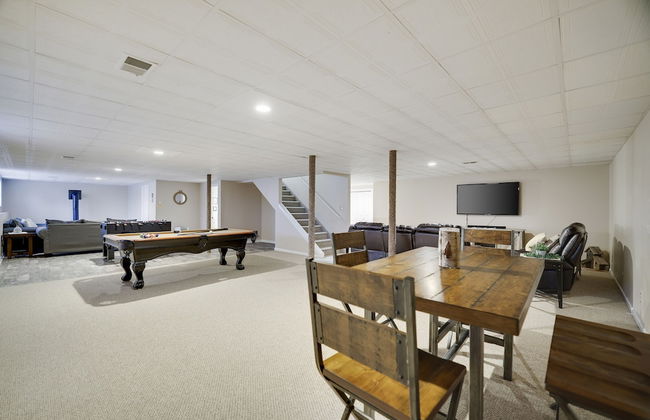 The Nest at Pinecrest by Avantstay Hot Tub Spacious Deck Game Room Fire Pit - Foto 24