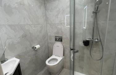 En-suite Double Room - Private Entrance & Free Parking - Foto 28