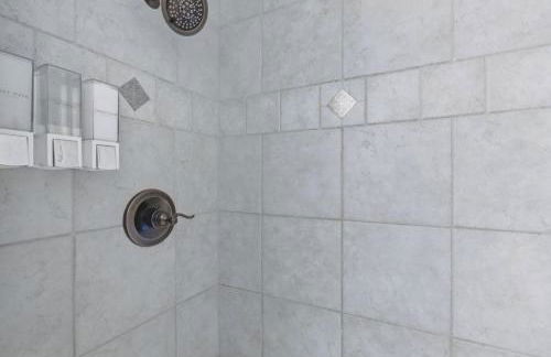 Spacious 4BD - Backyard BBQ, Fire Pit & Mini Golf - Foto 16