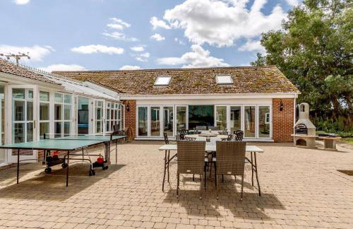 Cottage In Norfolk Sleeps 23 - Private Pool, Fishing Lake, Hot Tub Ref 99008Sc - Foto 17