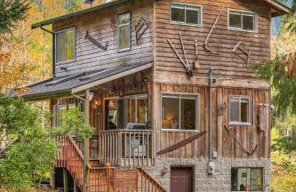 Riverfront Retreat Hot Tub Sauna Yard Gazebo and VIEWS - Foto 3