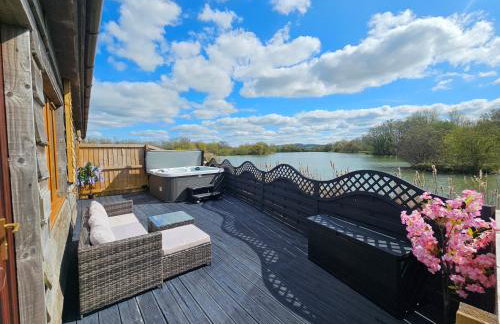 Lakefront Lodge with Hot Tub - Muscovy Lodge - Foto 23