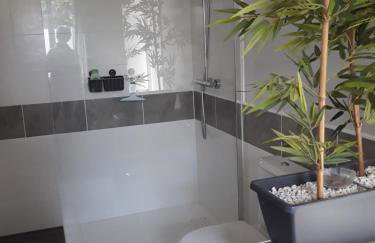 Gîte du Soleil, climatisé avec piscine chauffée d'avril à novembre, et jacuzzi - Photo 7