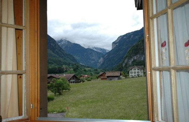 Pristine Home in a Charming Village, Large Grassy Sunbathing Area, View of the Mönch and Jungfrau - Foto 17