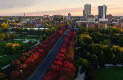 King Bed, Stocked Kitchen, Easy Driveway Parking, 2mi to Downtown & Coliseum - Foto 77