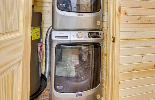 Hike and Fish Marlinton Cabin with Fire Pit and Views! - Foto 14