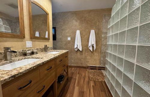 Best location in the heart of lions head, Ski lockers, jacuzzi and pool - Photo 20