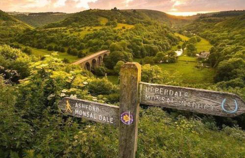 Monsal Trail Apartment B, Bakewell - Photo 14