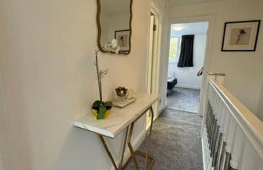 Stylish London Stay 2-Bedroom Duplex Sleeps 6 - Foto 27