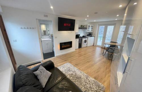 Self-contained studio with folding down Bed - Foto 1