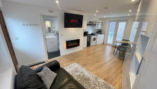 Self-contained studio with folding down Bed - Foto 1