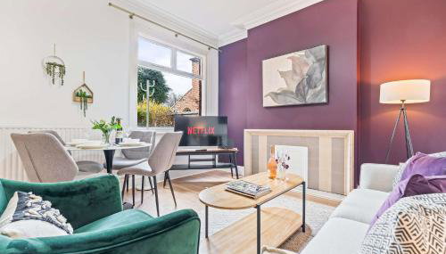 Charming and Spacious Home in Cradley Heath by 53 Degrees Property Sleeps 8 - Foto 1