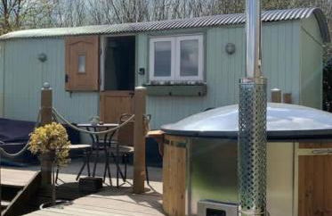 Shepherds Hut with Hot Tub - Foto 2