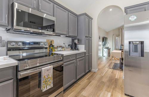 Sparkling Saltwater Pool - Spa - Firepit - WiFi - 4BR 3BA - Near Top Golf Courses - Foto 29