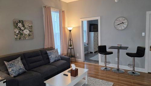 Relaxing Downtown 1 Bed, Dog Friendly Apartment with Deck, Dog Exercise Area - Foto 1