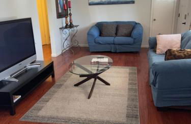 Cozy Home with Sparkling Pool/Pet Friendly - Photo 27