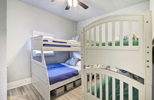 about 1 Mi to Pier and Beaches! Family Home in Galveston - Foto 16