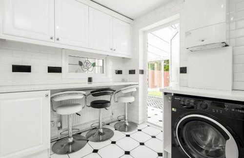 Modern 4 bedroom home ideal for Contractors, Groups and families ,FREE parking for multiple vehicle's - Foto 12