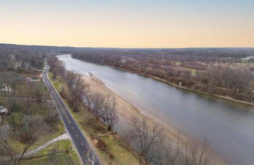 Riverside Retreat! - Photo 37