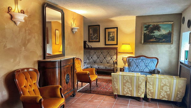 Coin salon dans le hall