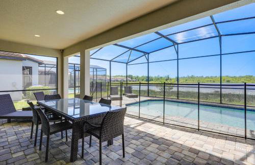 Near Disney and Legoland Spacious Poolside Oasis! - Foto 1