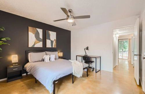 Your 2B Getaway - Walk Dtwn - Sleeps 6 - Pool and Prkg - Foto 6