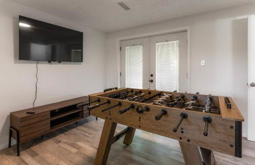 3BR Home for 8 - Only 5 Minutes to Ark - Foosball - Foto 15